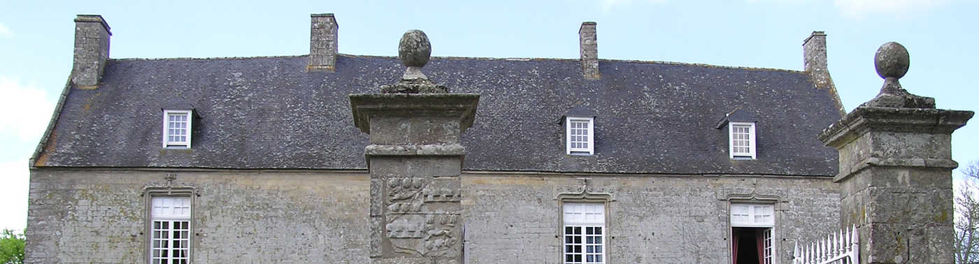 Basse-Normandie et Haute-Normandie De gueules aux deux léopards d'or, armés  et lampassés d'azur, passant l'un sur l'autre.